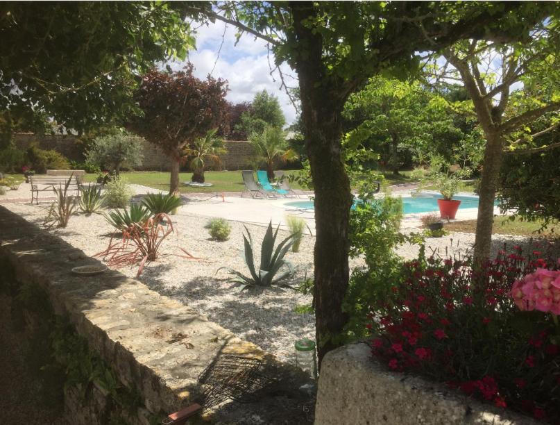La Rochelle Et L'Aunis Bed & Breakfast Saint-Sauveur-d'Aunis Bagian luar foto