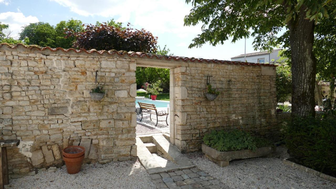 La Rochelle Et L'Aunis Bed & Breakfast Saint-Sauveur-d'Aunis Bagian luar foto