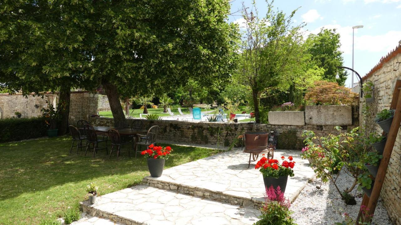 La Rochelle Et L'Aunis Bed & Breakfast Saint-Sauveur-d'Aunis Bagian luar foto
